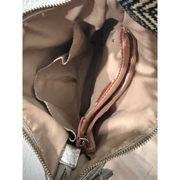 The Sak Silver Crossbody Bag Leather Purse Metallic Adjustable Strap Boho Chic - Picture 6 of 10